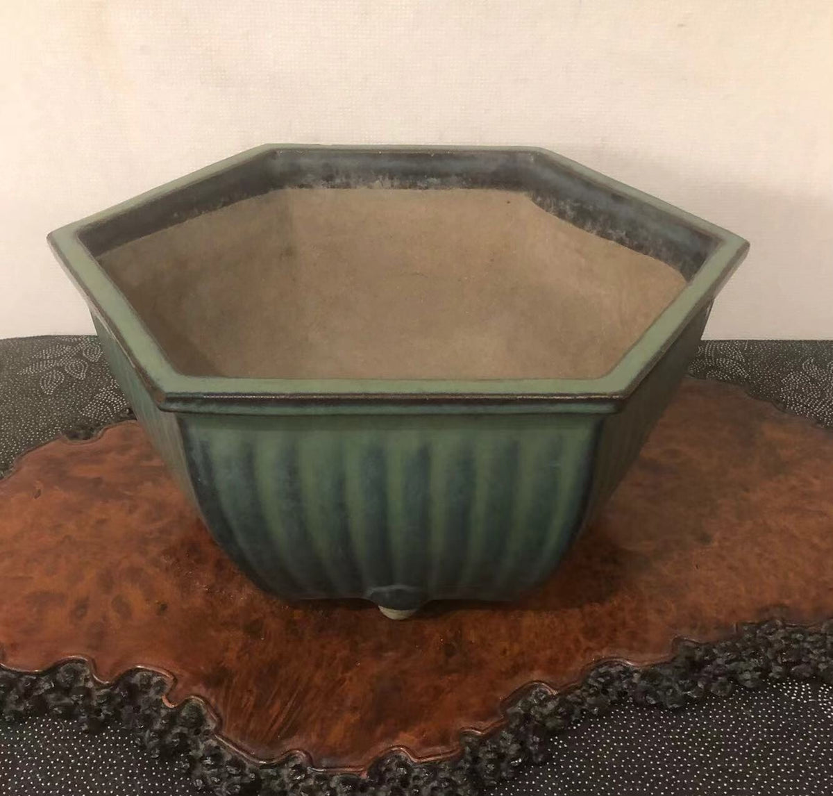 Antique Pot by Shōhei