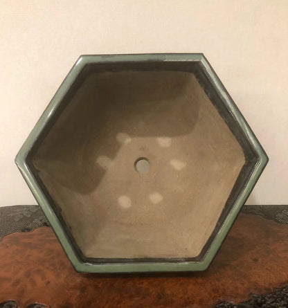 Antique Pot by Shōhei