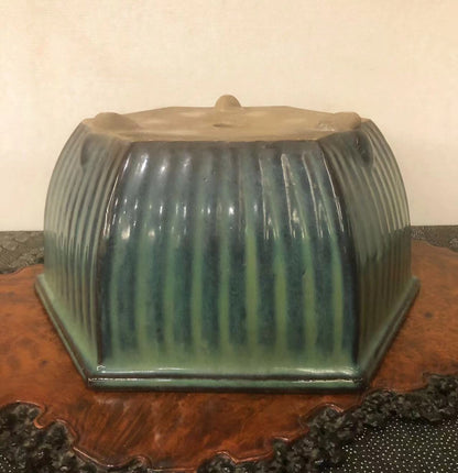 Antique Pot by Shōhei