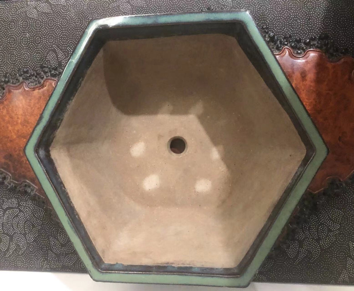 Antique Pot by Shōhei