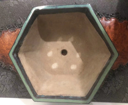 Antique Pot by Shōhei