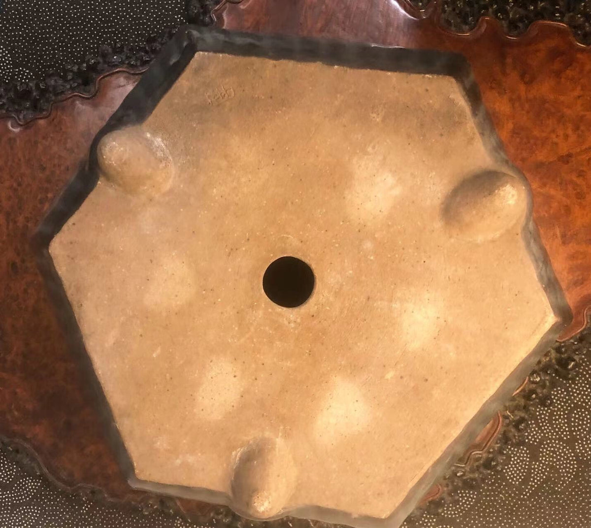 Antique Pot by Shōhei