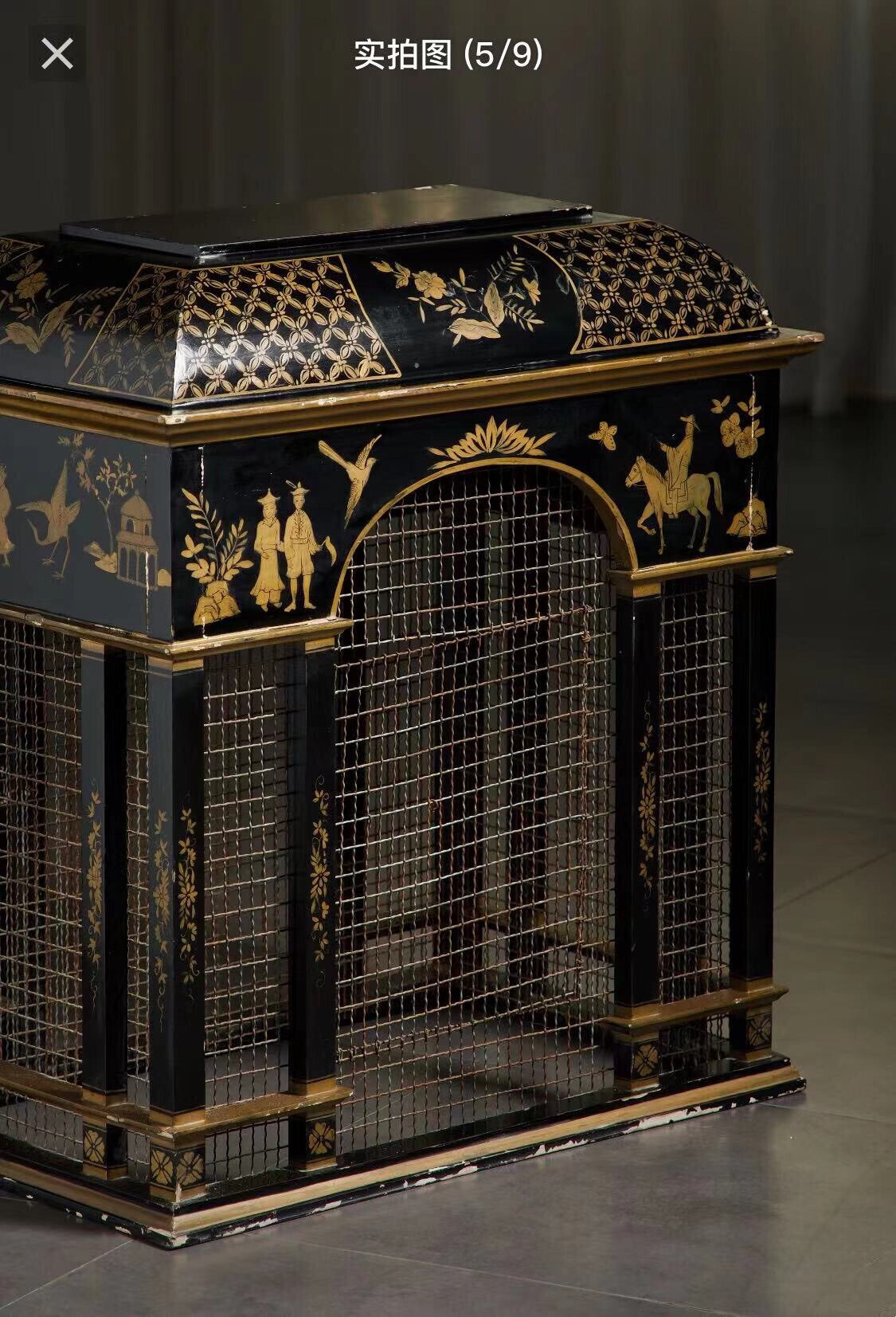 The Birdcage Is the Primary Environment for观赏 Birds to Engage in Activities and Rest.