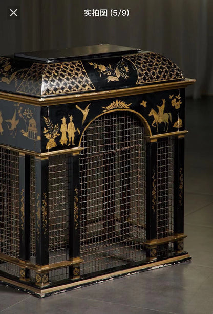 The Birdcage Is the Primary Environment for观赏 Birds to Engage in Activities and Rest.