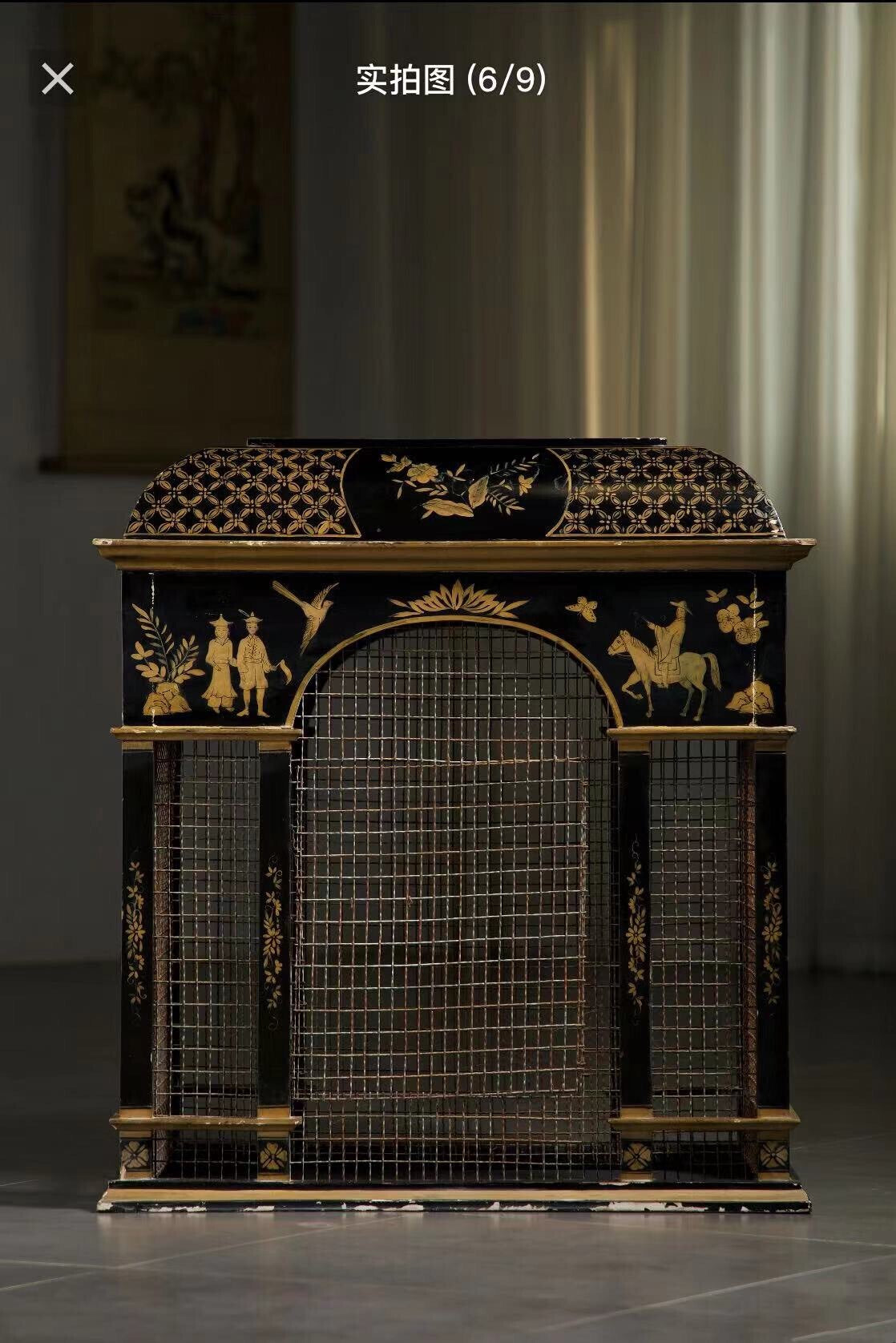 The Birdcage Is the Primary Environment for观赏 Birds to Engage in Activities and Rest.
