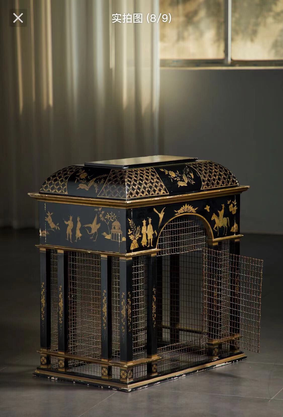 The Birdcage Is the Primary Environment for观赏 Birds to Engage in Activities and Rest.