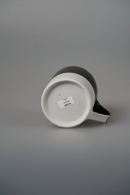 Japanese ceramic artist Naotsugu Yoshida mug b