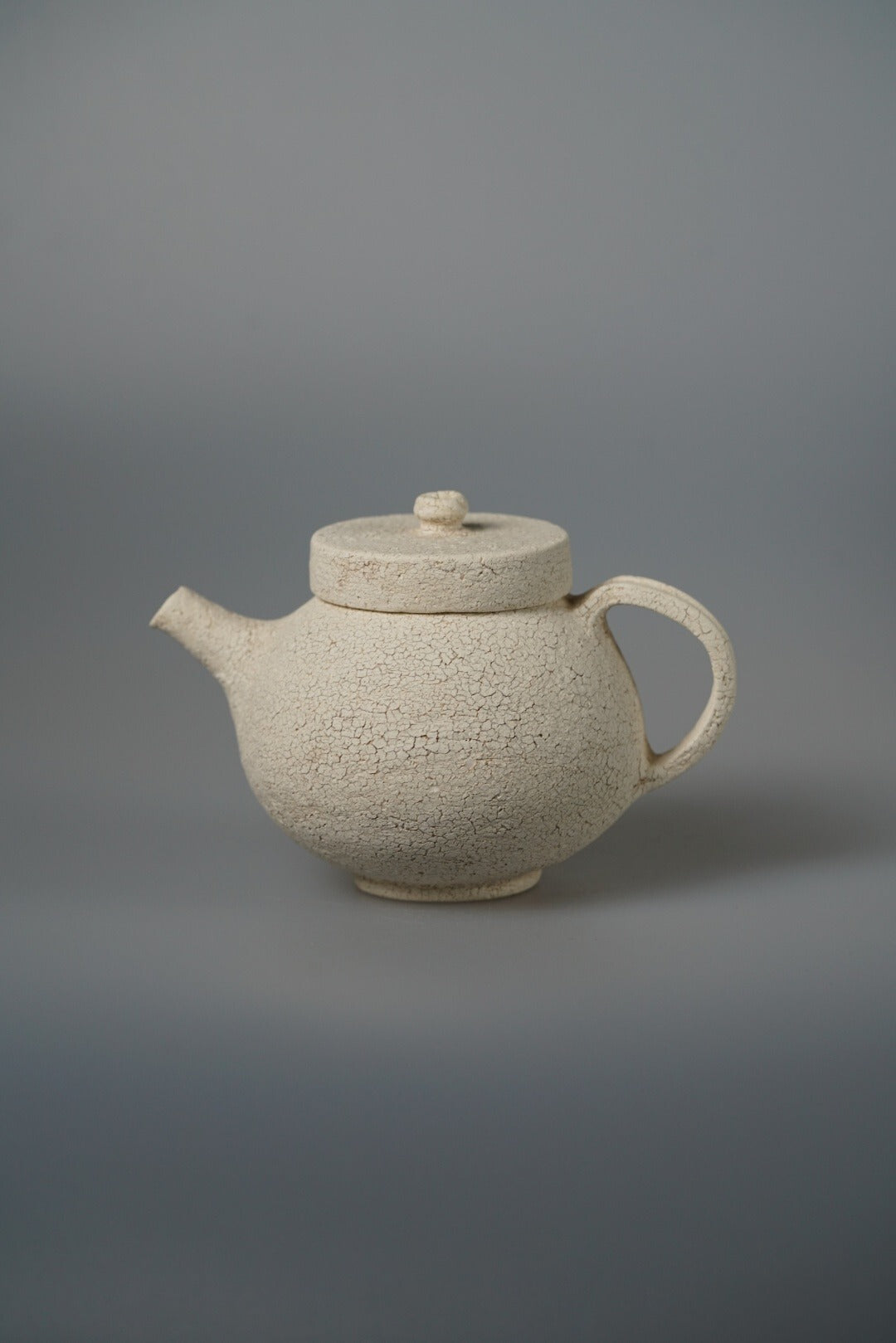 Japanese ceramic artist Airi Kagamihara teapot c