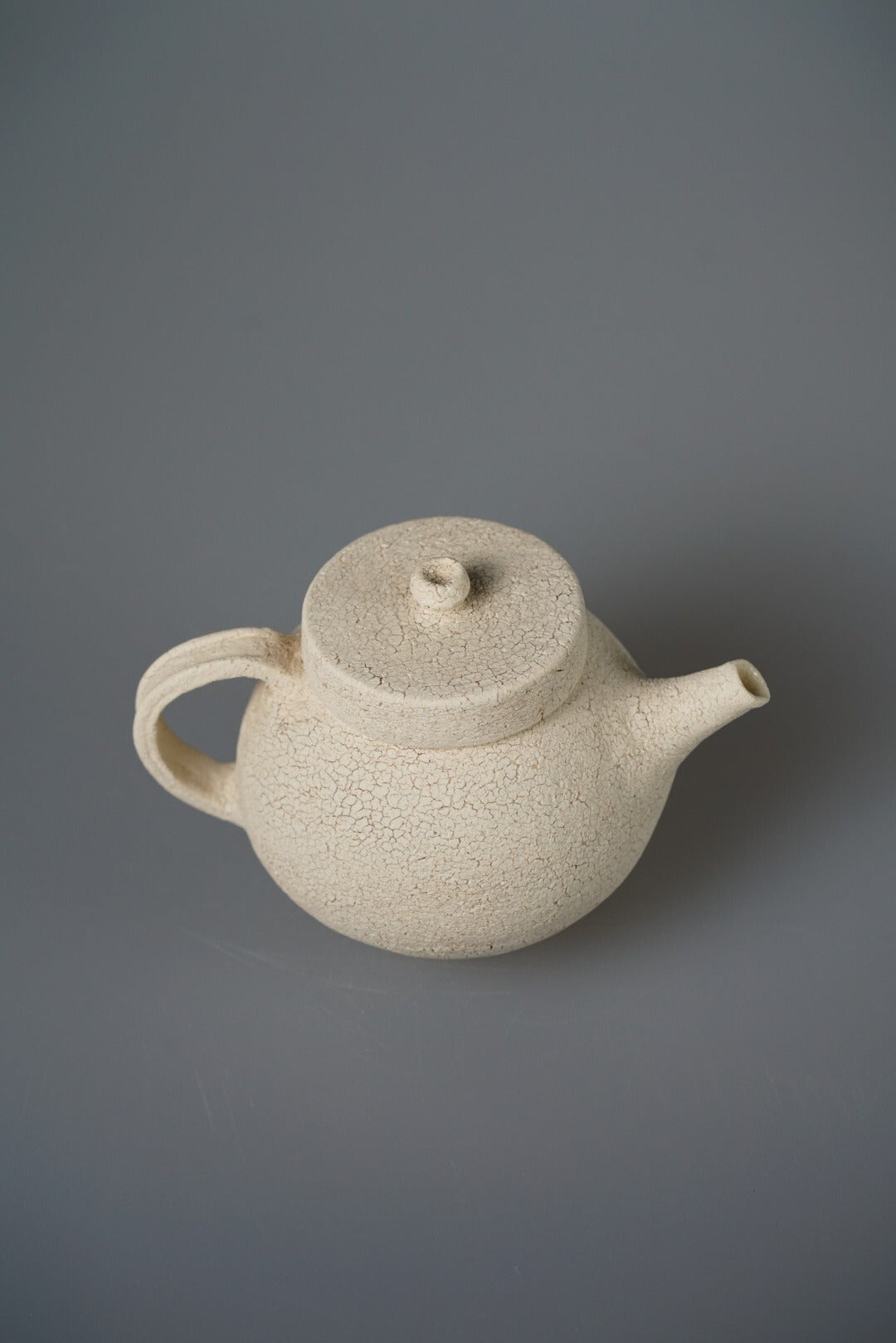 Japanese ceramic artist Airi Kagamihara teapot c