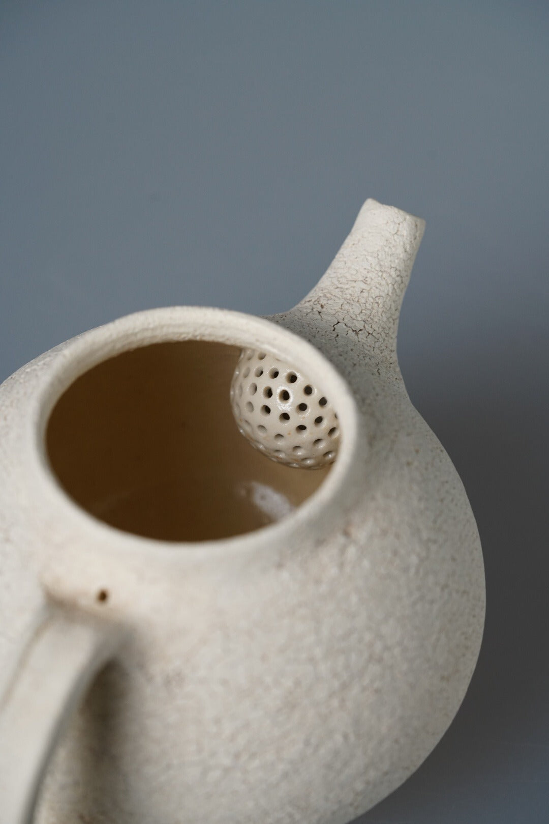 Japanese ceramic artist Airi Kagamihara teapot c
