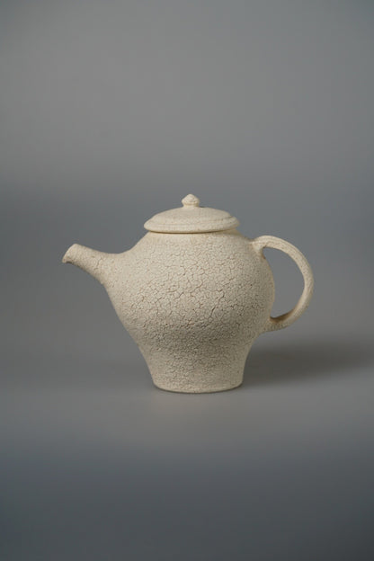 Japanese ceramic artist Airi Kagamihara teapot d
