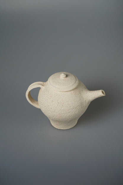 Japanese ceramic artist Airi Kagamihara teapot d
