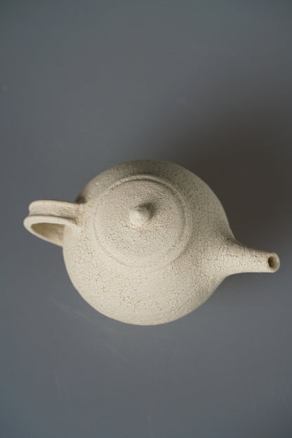 Japanese ceramic artist Airi Kagamihara teapot d