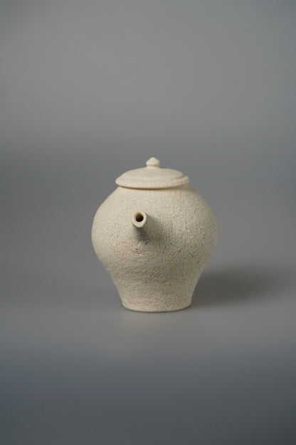 Japanese ceramic artist Airi Kagamihara teapot d