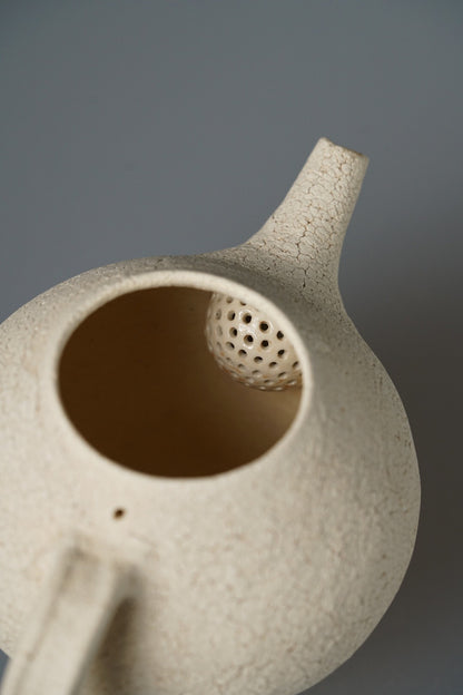 Japanese ceramic artist Airi Kagamihara teapot d